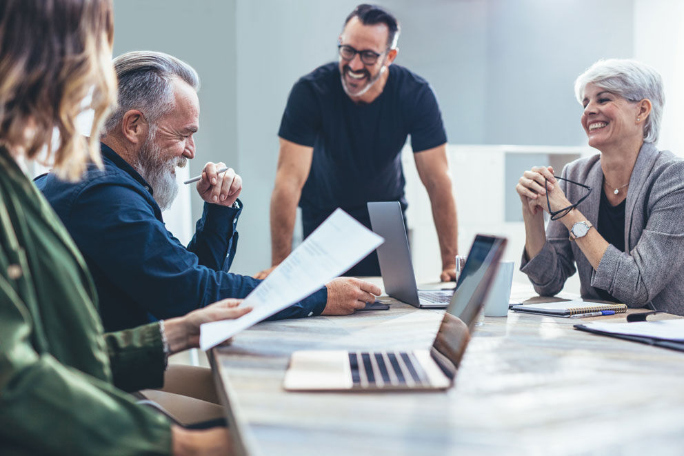 Was in Meetings besprochen wird, kann rechtlich wirksam werden. Die DIN 5008 definiert klare Regeln für Protokolle.