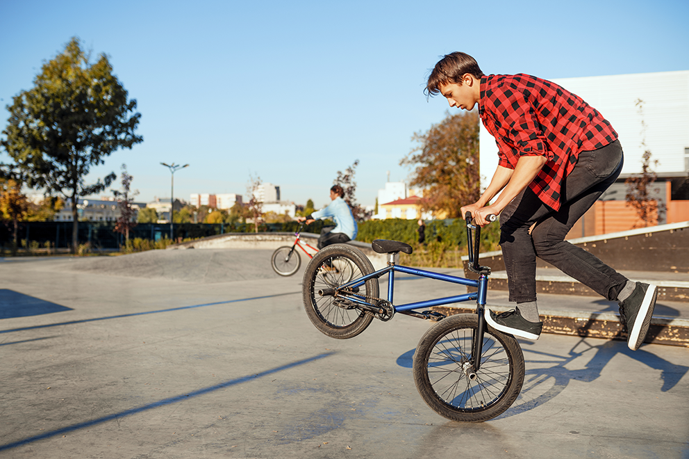 Akrobatische Fähigkeiten gehören zum BMX-Sport – aber der Untergrund muss auch geeignet sein.